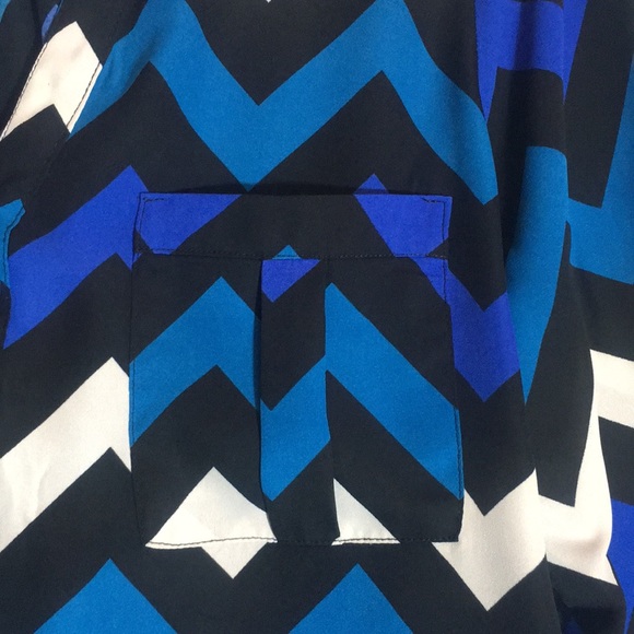 CHARLOTTE RUSSE Cool Bold Statement Chevron Print Long Sleeve 2 Pocket Top - Picture 9 of 15